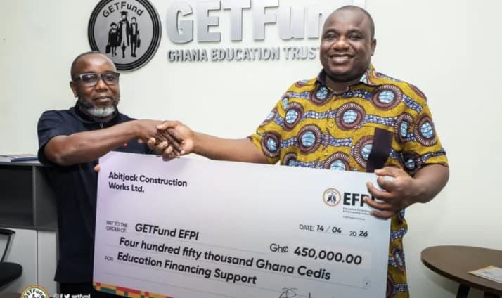 Ing. Anthony Tweneboah-Koduah presenting the GHS 450,000 cheque to GETFund